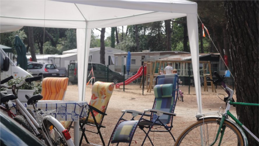 camping-les-barjottes-le-bois-plage-02